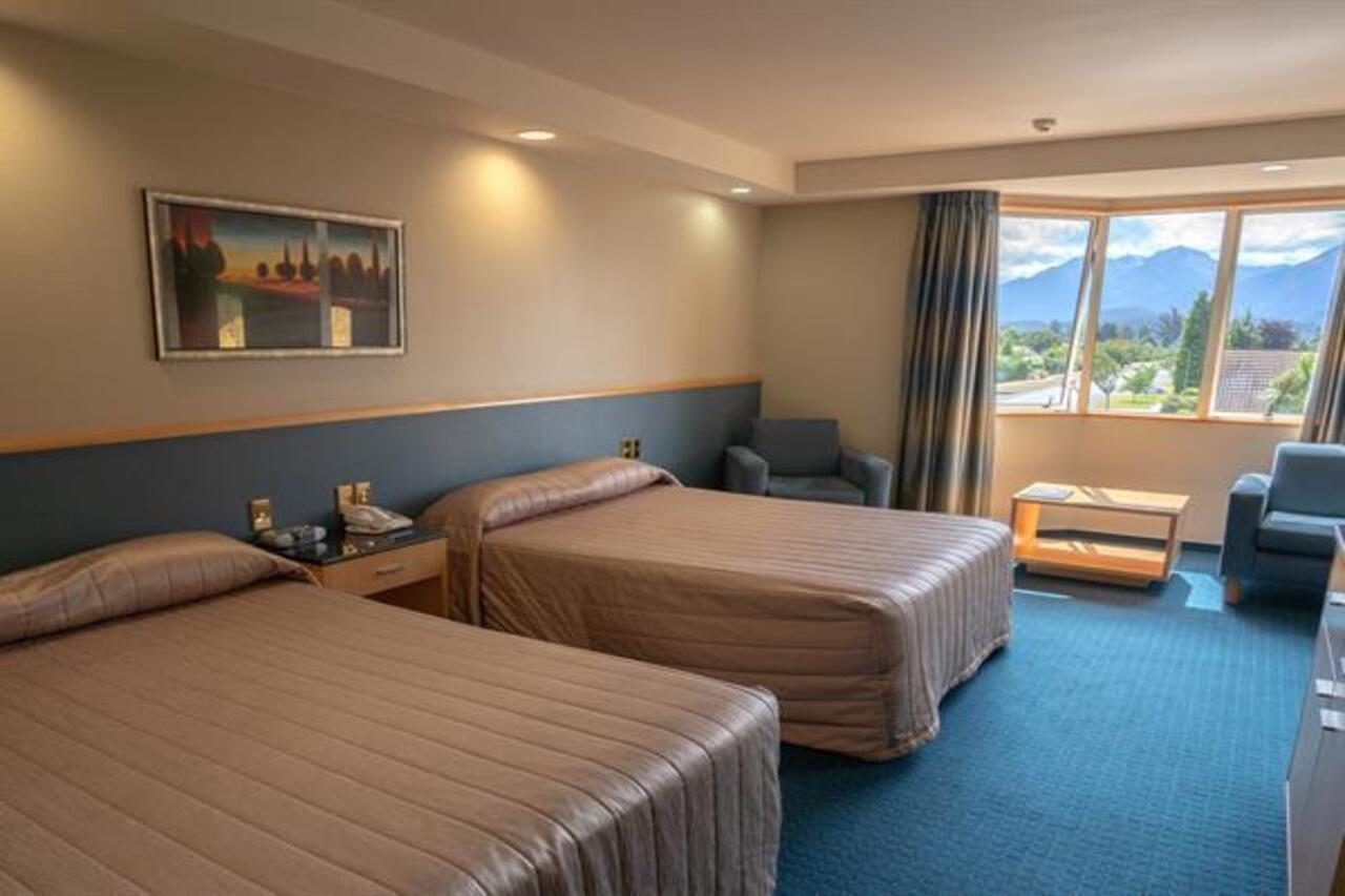 Distinction Luxmore Hotel Te Anau Exterior foto